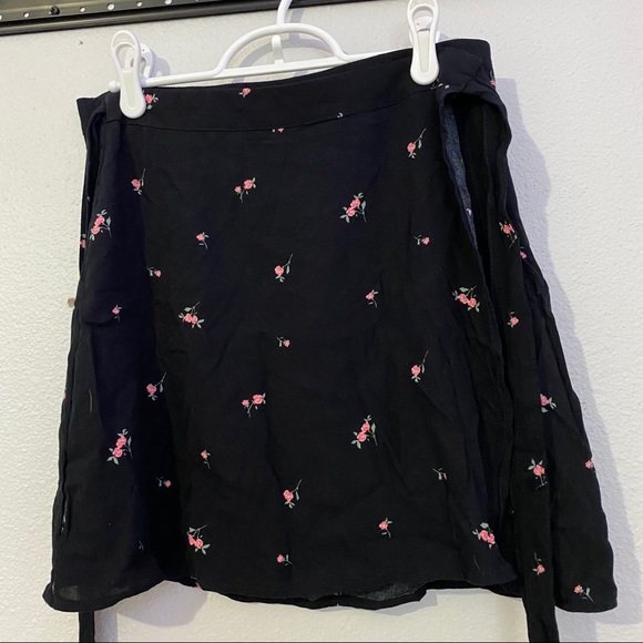 Pacsun wrap skirt - Picture 2 of 3